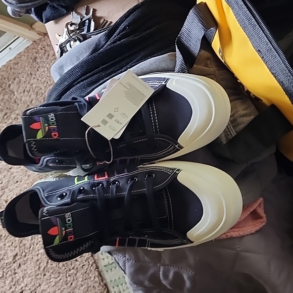 ADIDAS SHOES - Picture 2 of 3